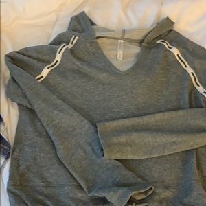 Cropped cute hoddie never worn great condition